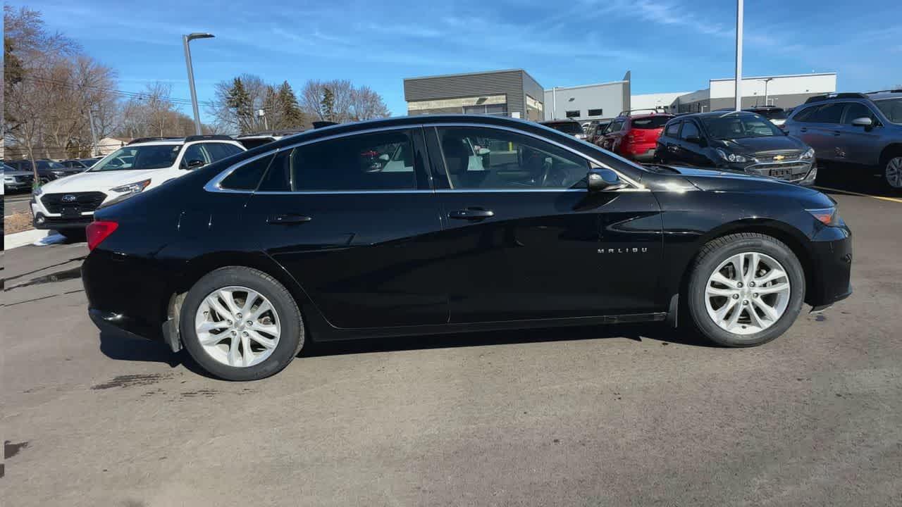 Thumbnail: 2017 Chevrolet Malibu - 9