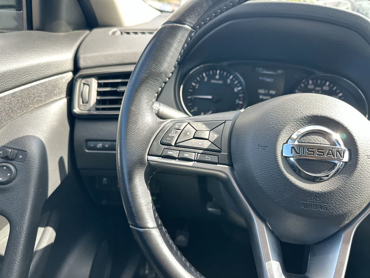 Thumbnail: 2017 Nissan Rogue - 28