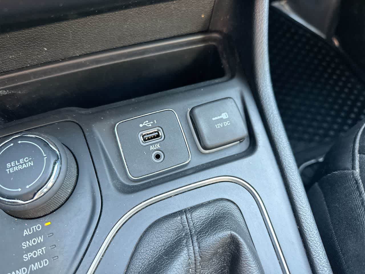 Thumbnail: 2019 Jeep Cherokee - 31