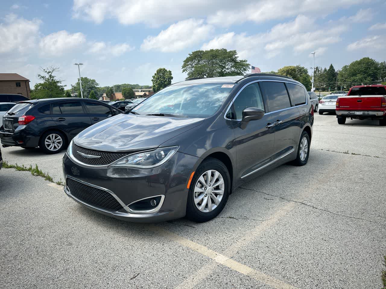 Thumbnail: 2017 Chrysler Pacifica - 3