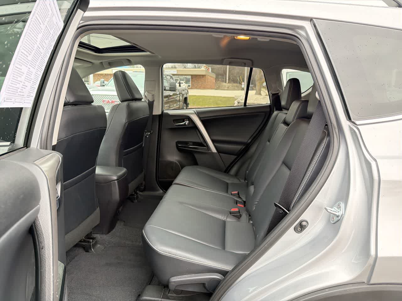 Thumbnail: 2016 Toyota RAV4 - 25