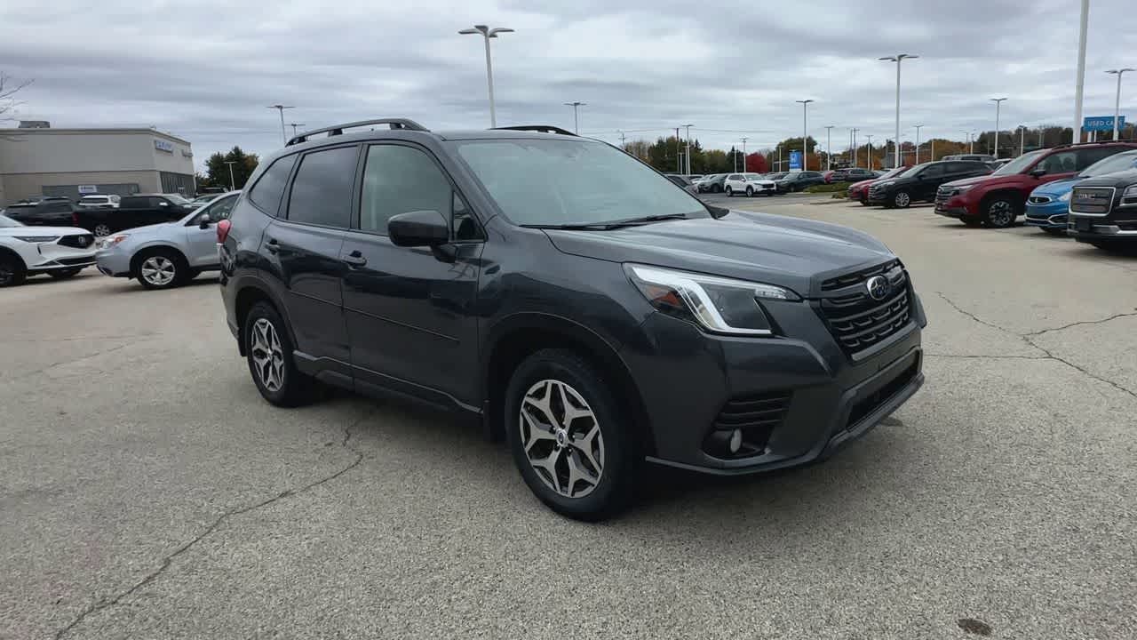 2023 Subaru Forester Premium photo 2