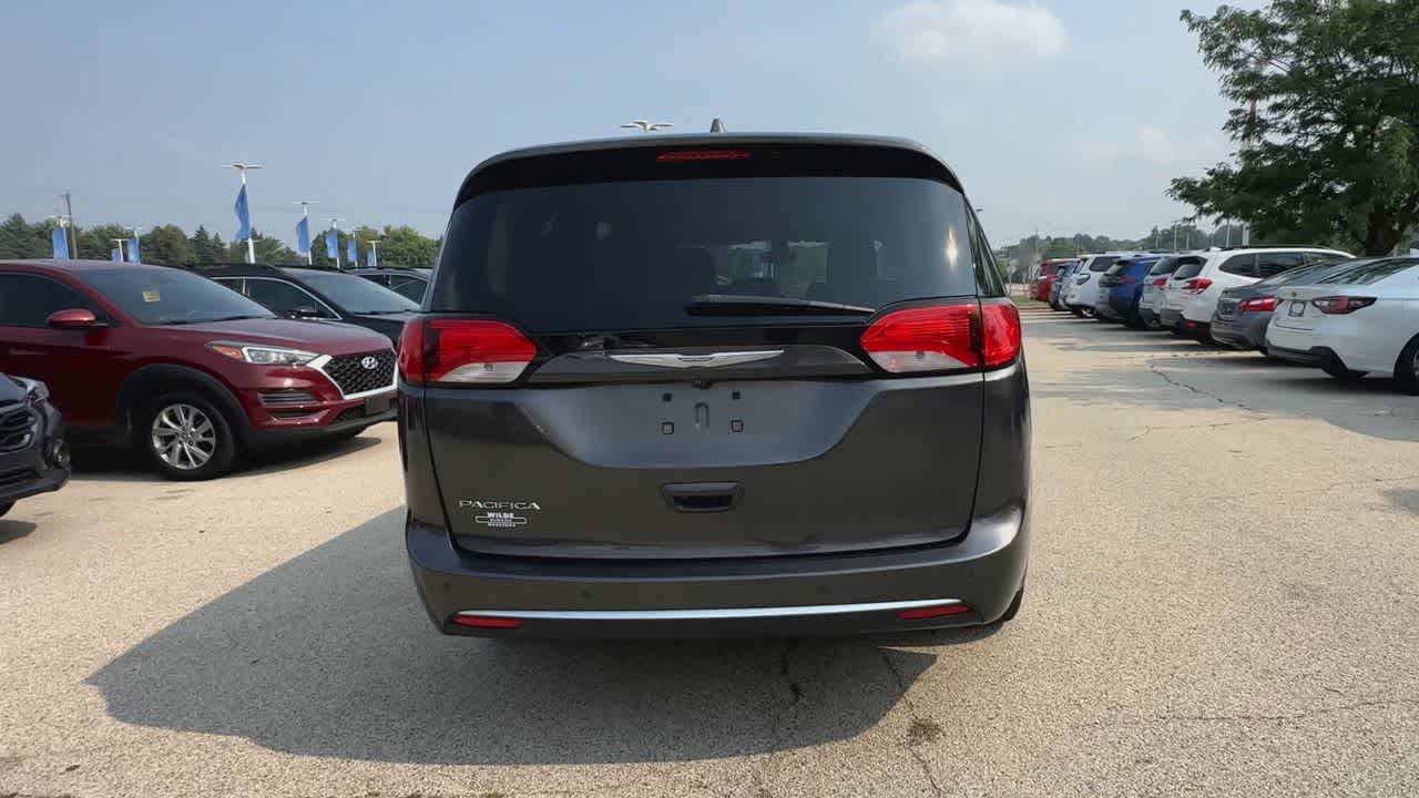 Thumbnail: 2017 Chrysler Pacifica - 7
