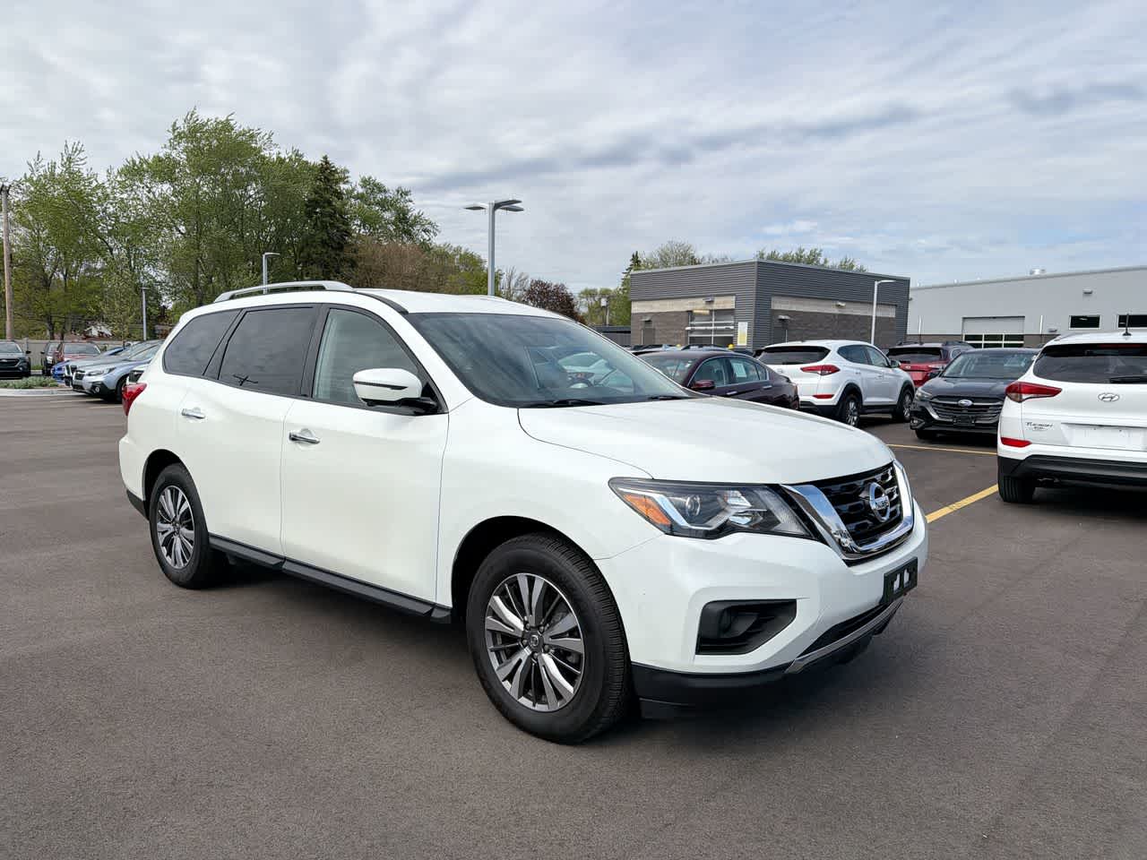 Thumbnail: 2019 Nissan Pathfinder - 15