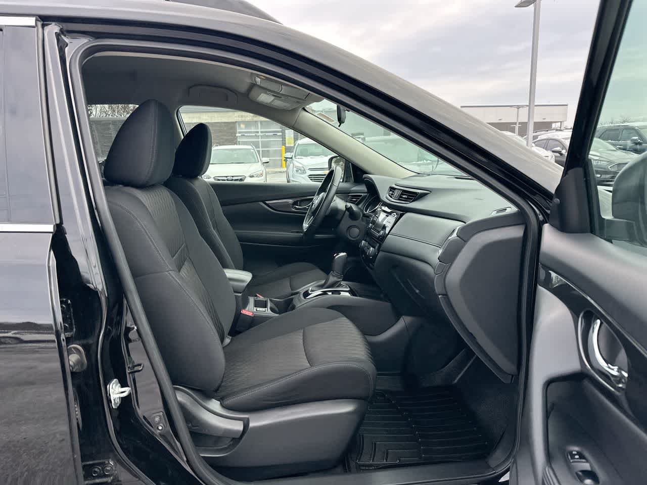 Thumbnail: 2017 Nissan Rogue - 26