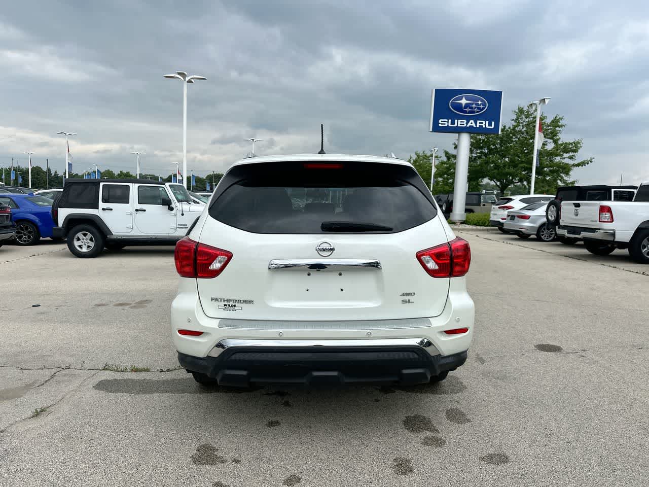 2017 Nissan Pathfinder SL 12