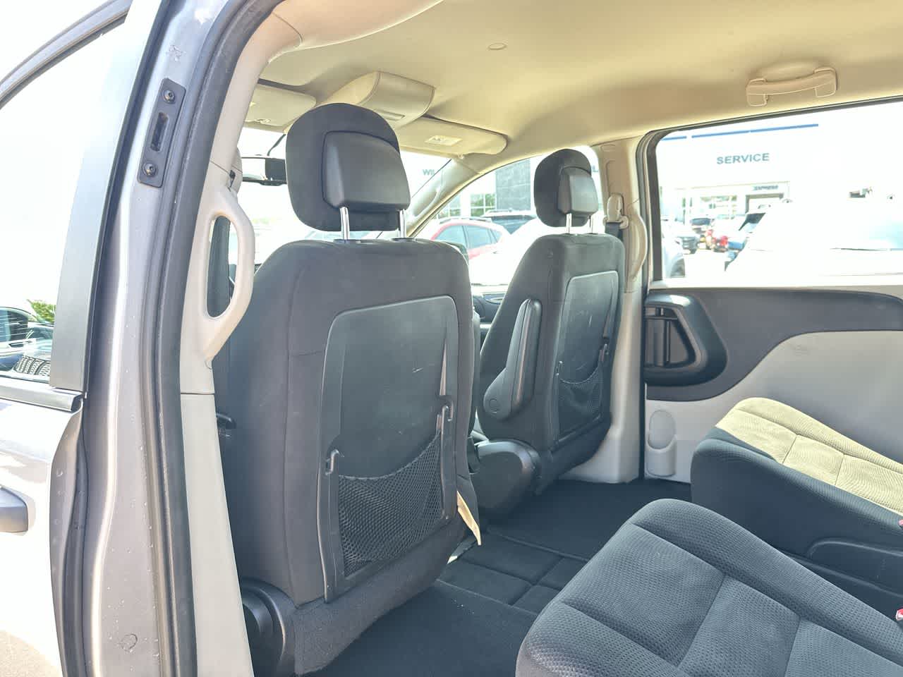 Thumbnail: 2016 Dodge Grand Caravan - 23
