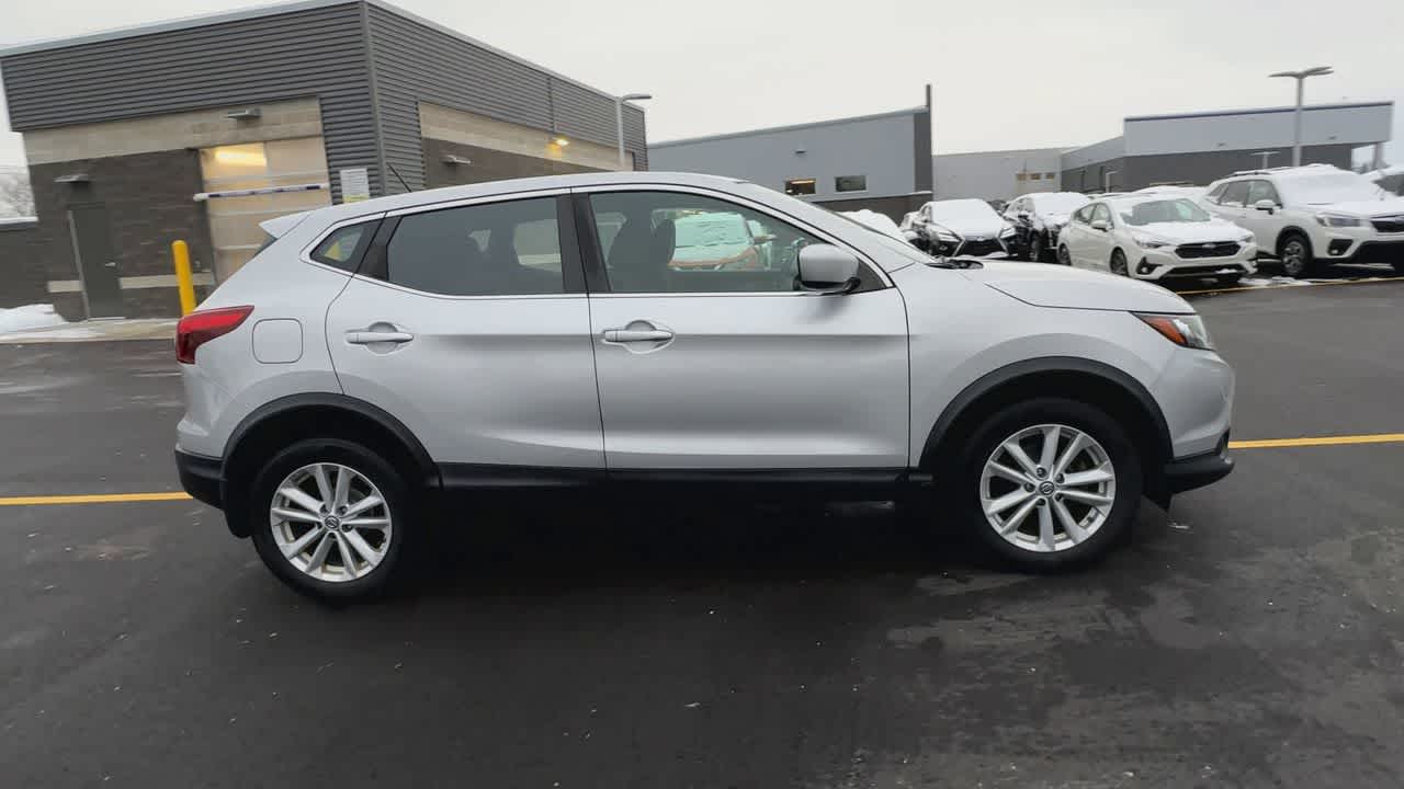 Thumbnail: 2017 Nissan Rogue Sport - 9