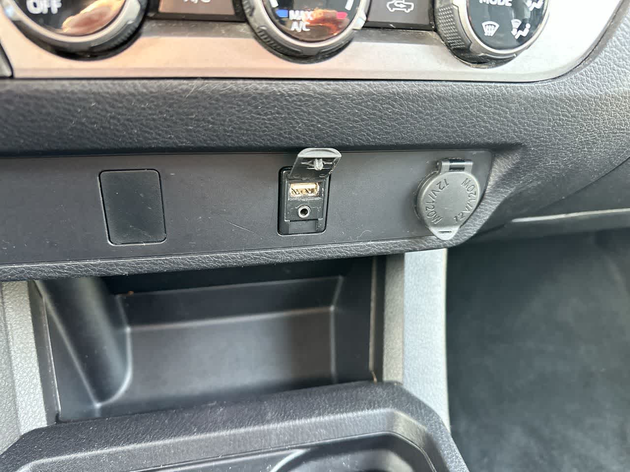 Thumbnail: 2016 Toyota Tacoma - 33