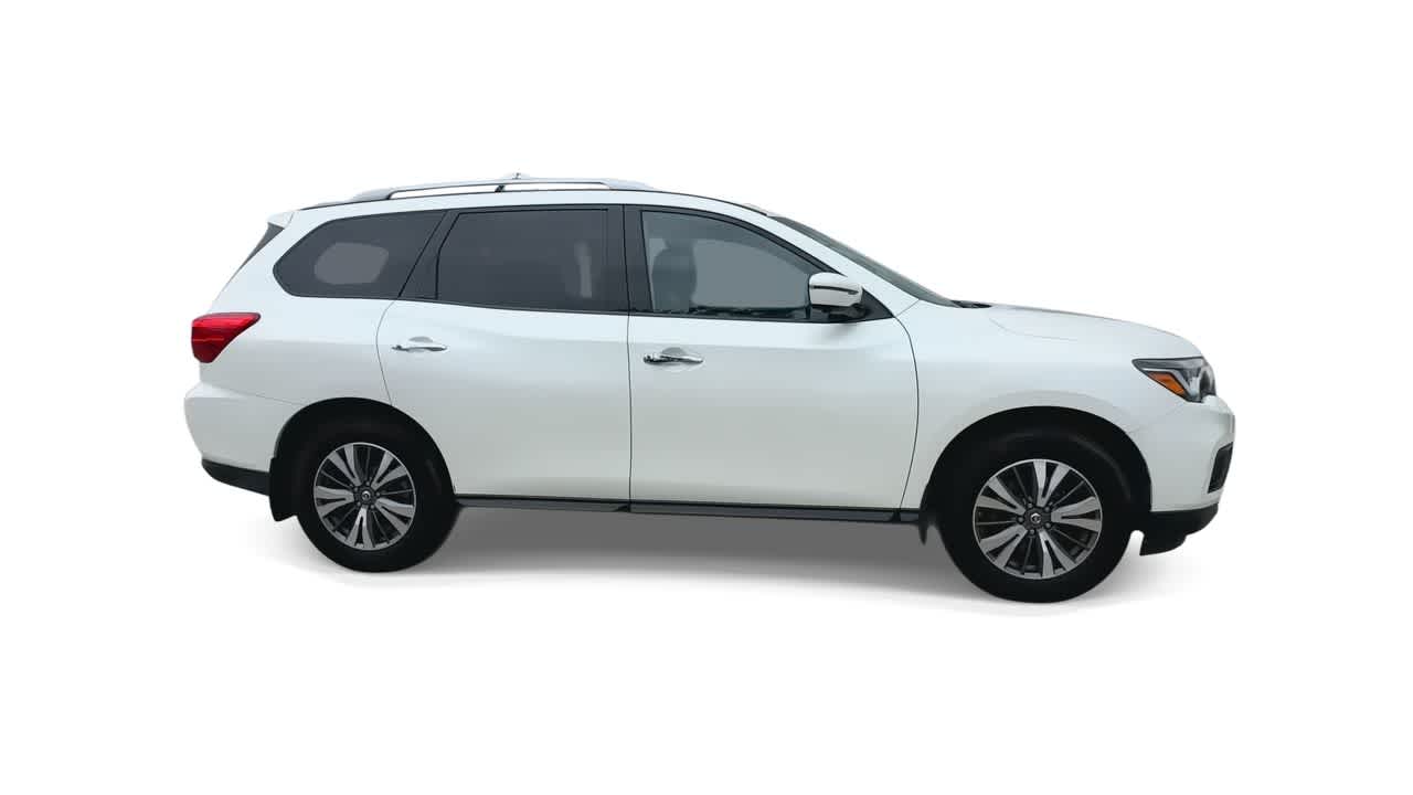 2017 Nissan Pathfinder SL 9