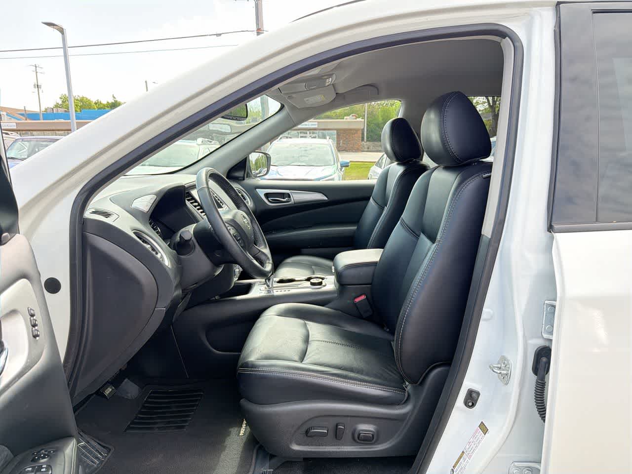 Thumbnail: 2019 Nissan Pathfinder - 21
