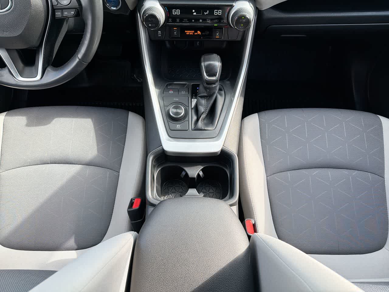 Thumbnail: 2020 Toyota RAV4 - 32
