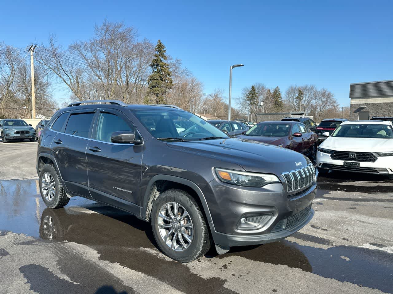 Thumbnail: 2019 Jeep Cherokee - 15