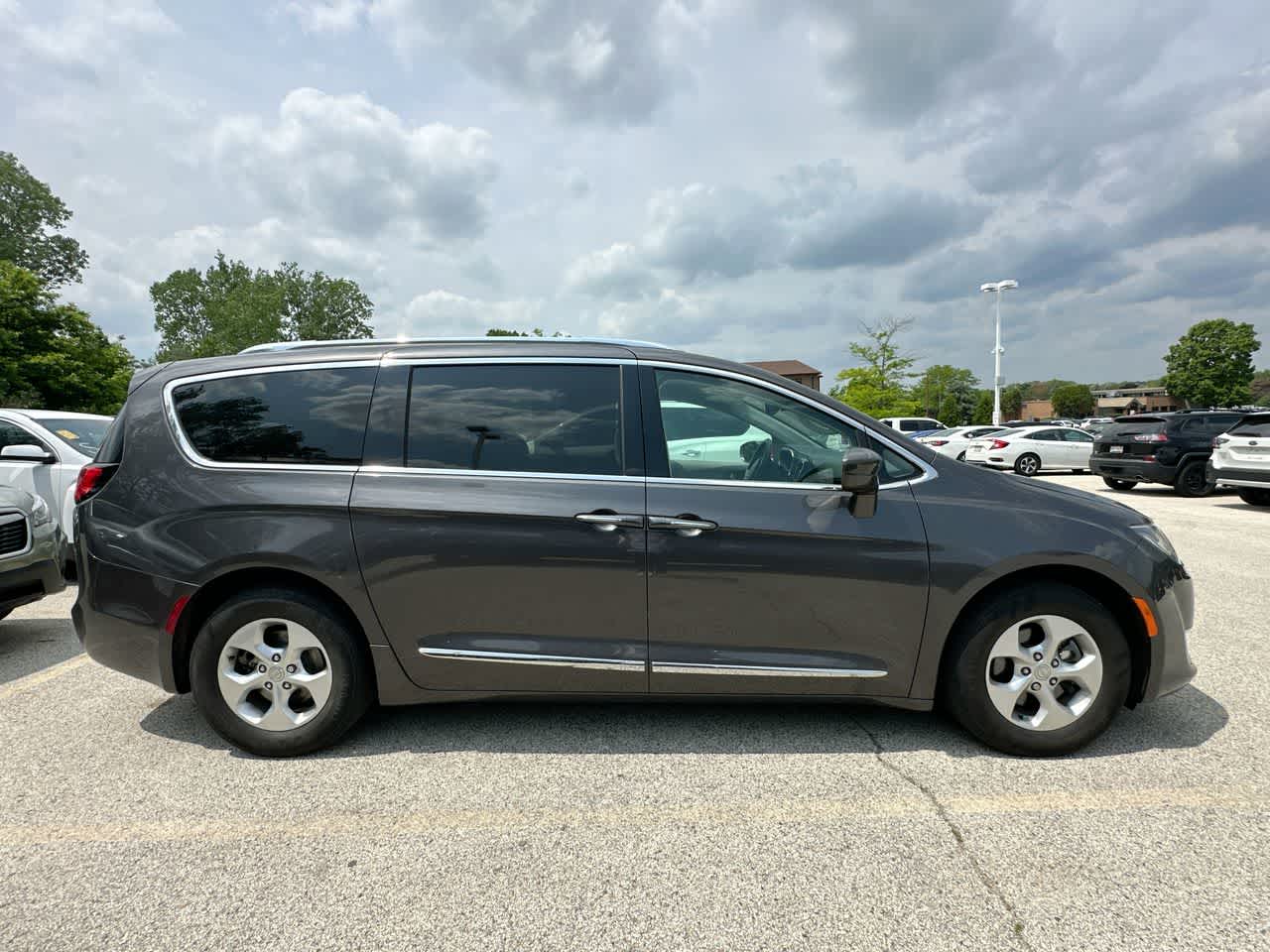 2017 Chrysler Pacifica  20