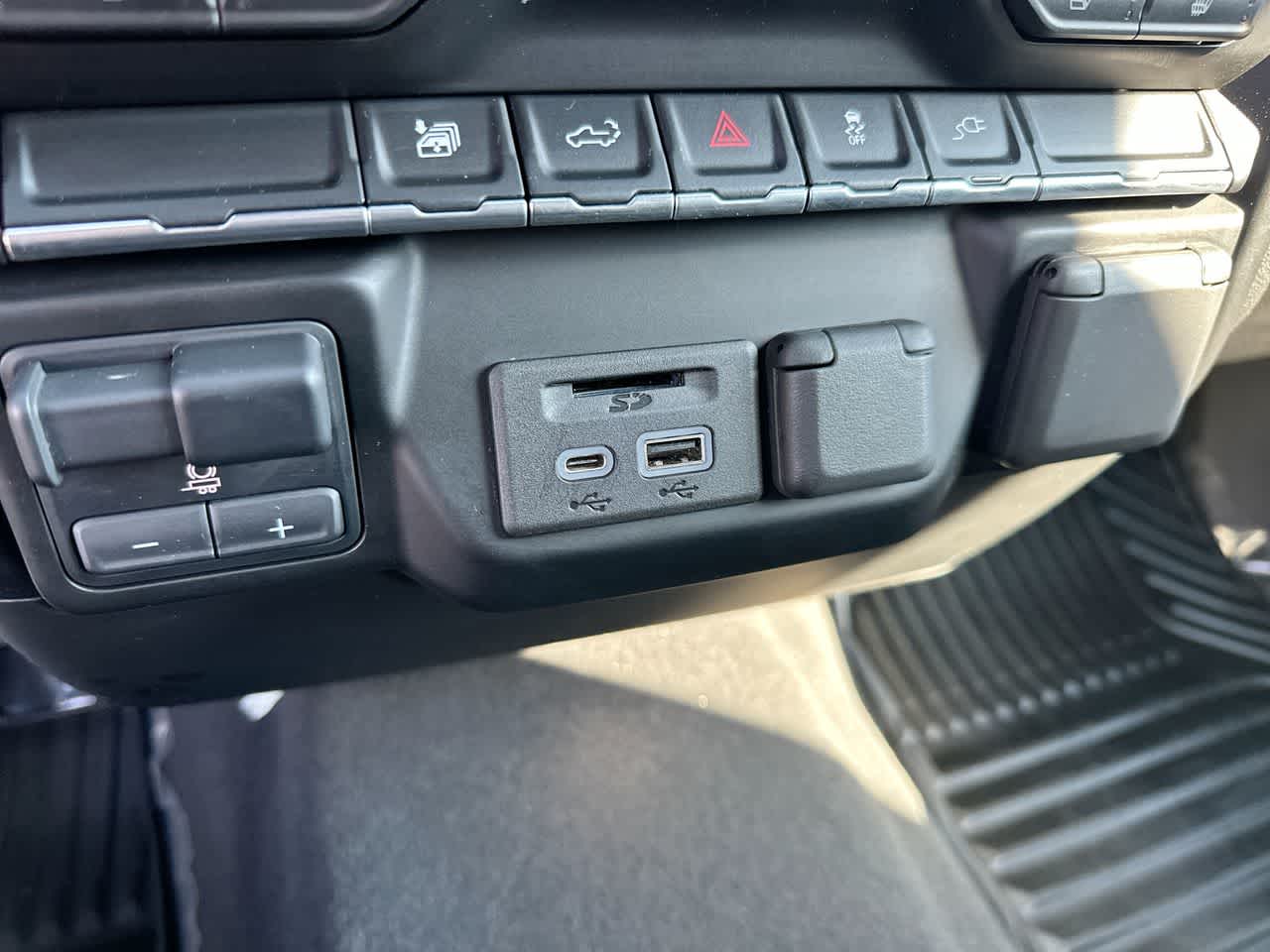 Thumbnail: 2022 Chevrolet Silverado 3500 - 32