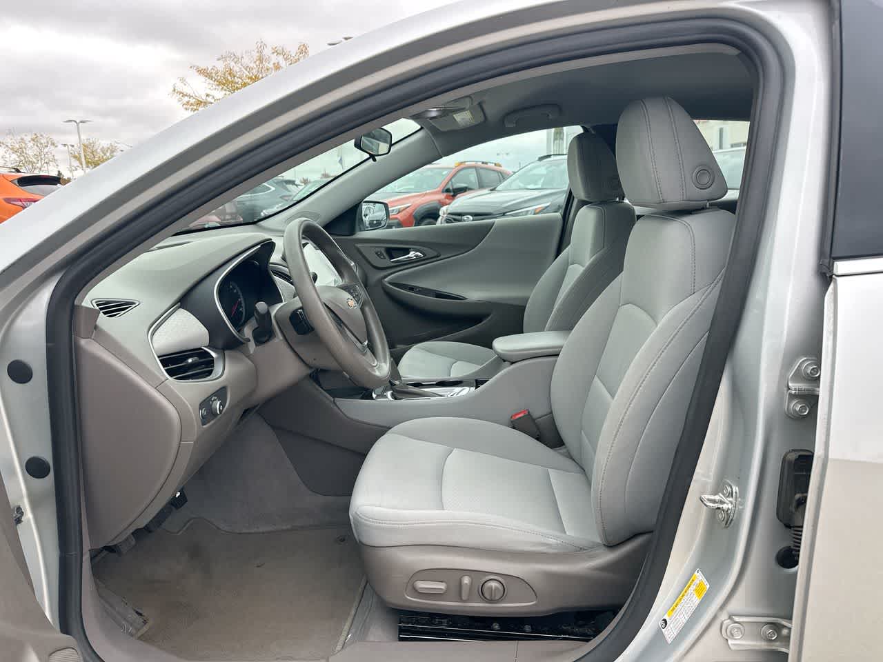 Thumbnail: 2020 Chevrolet Malibu - 21