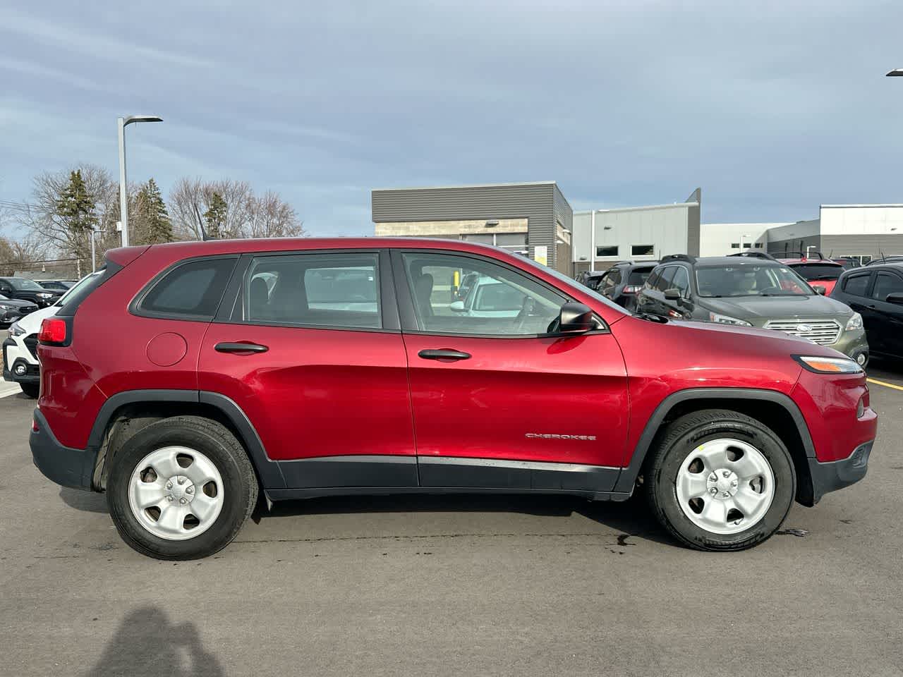 Thumbnail: 2017 Jeep Cherokee - 14