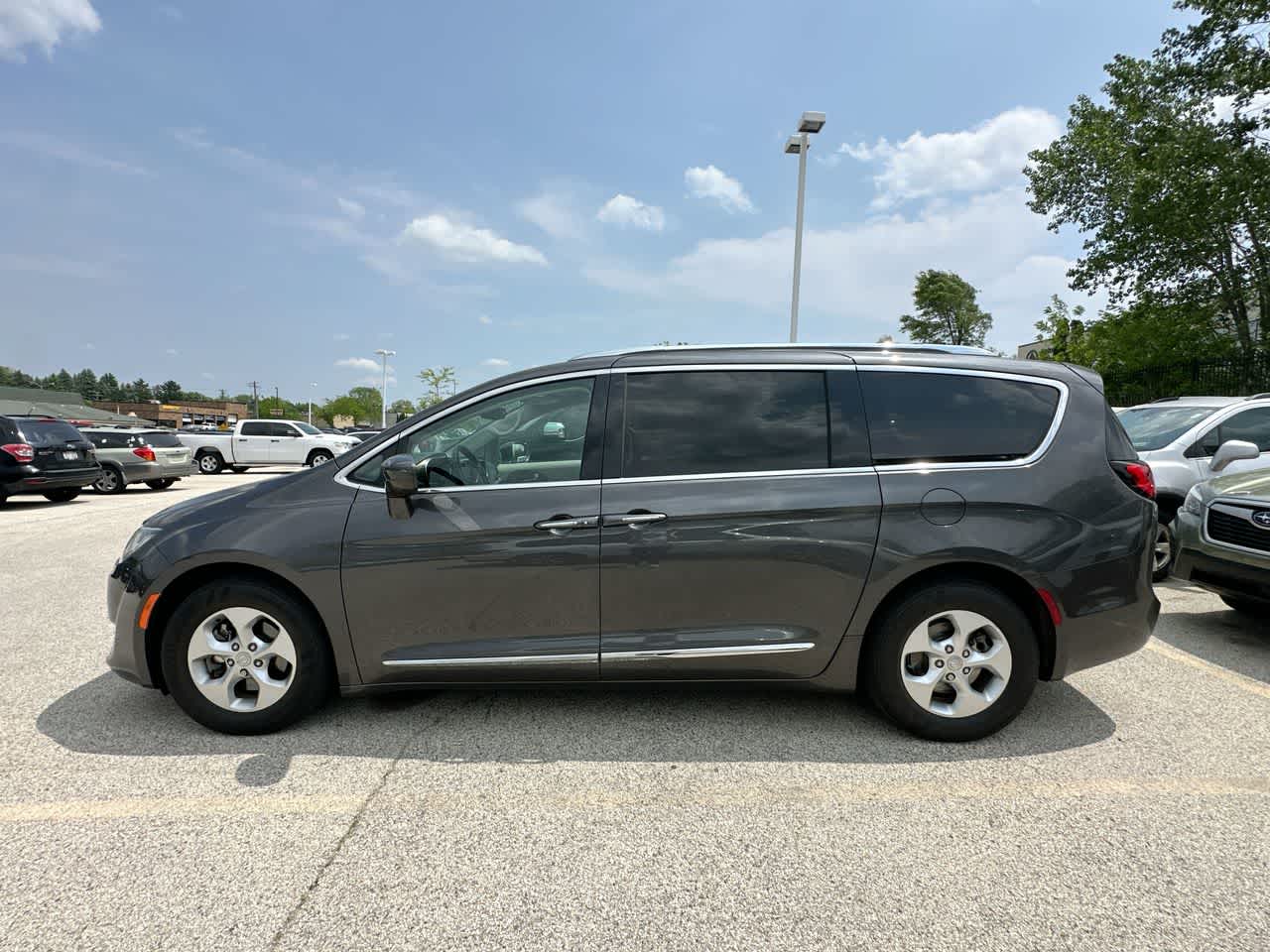 2017 Chrysler Pacifica  12