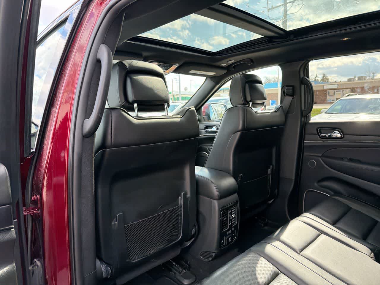 Thumbnail: 2020 Jeep Grand Cherokee - 23