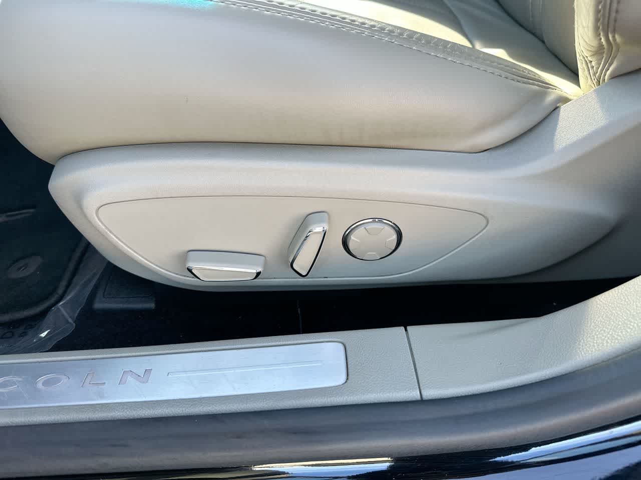 Thumbnail: 2017 Lincoln MKZ - 22