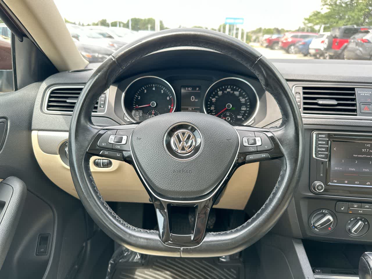 Thumbnail: 2017 Volkswagen Jetta - 28
