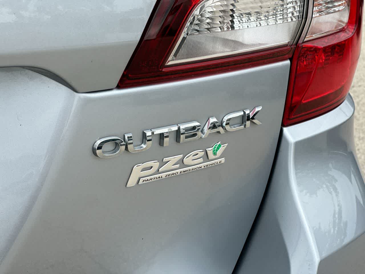2017 Subaru Outback Limited 18