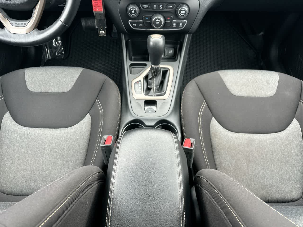 Thumbnail: 2016 Jeep Cherokee - 30