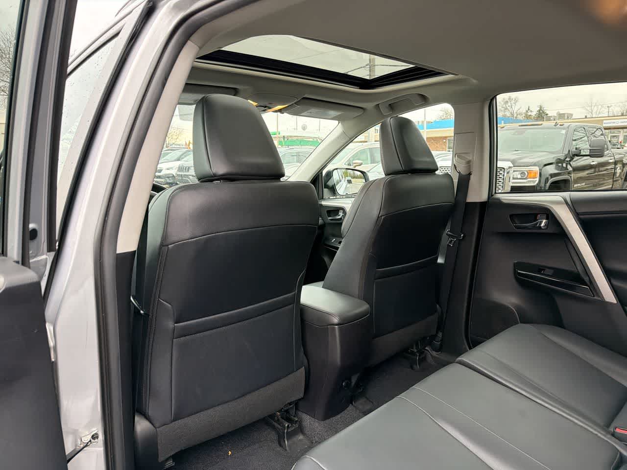 Thumbnail: 2016 Toyota RAV4 - 23