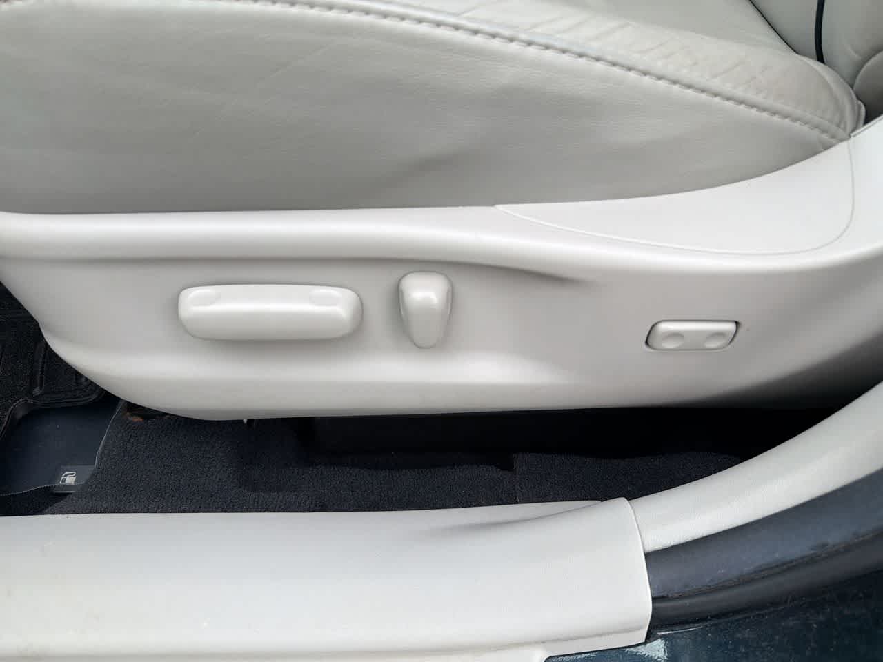 Thumbnail: 2014 Toyota Venza - 22