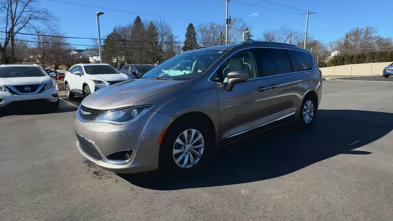 Thumbnail: 2018 Chrysler Pacifica - 4