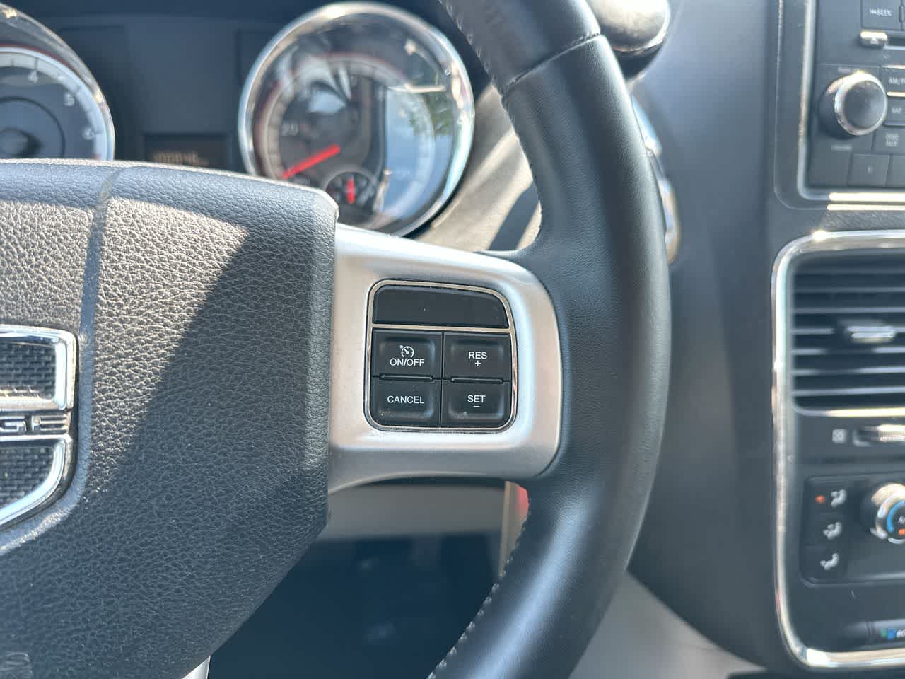 Thumbnail: 2016 Dodge Grand Caravan - 30