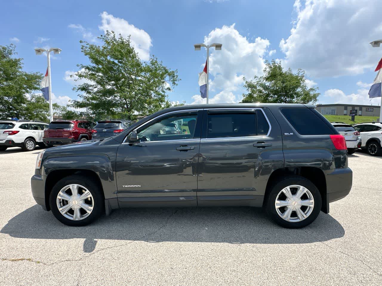 Thumbnail: 2017 GMC Terrain - 10
