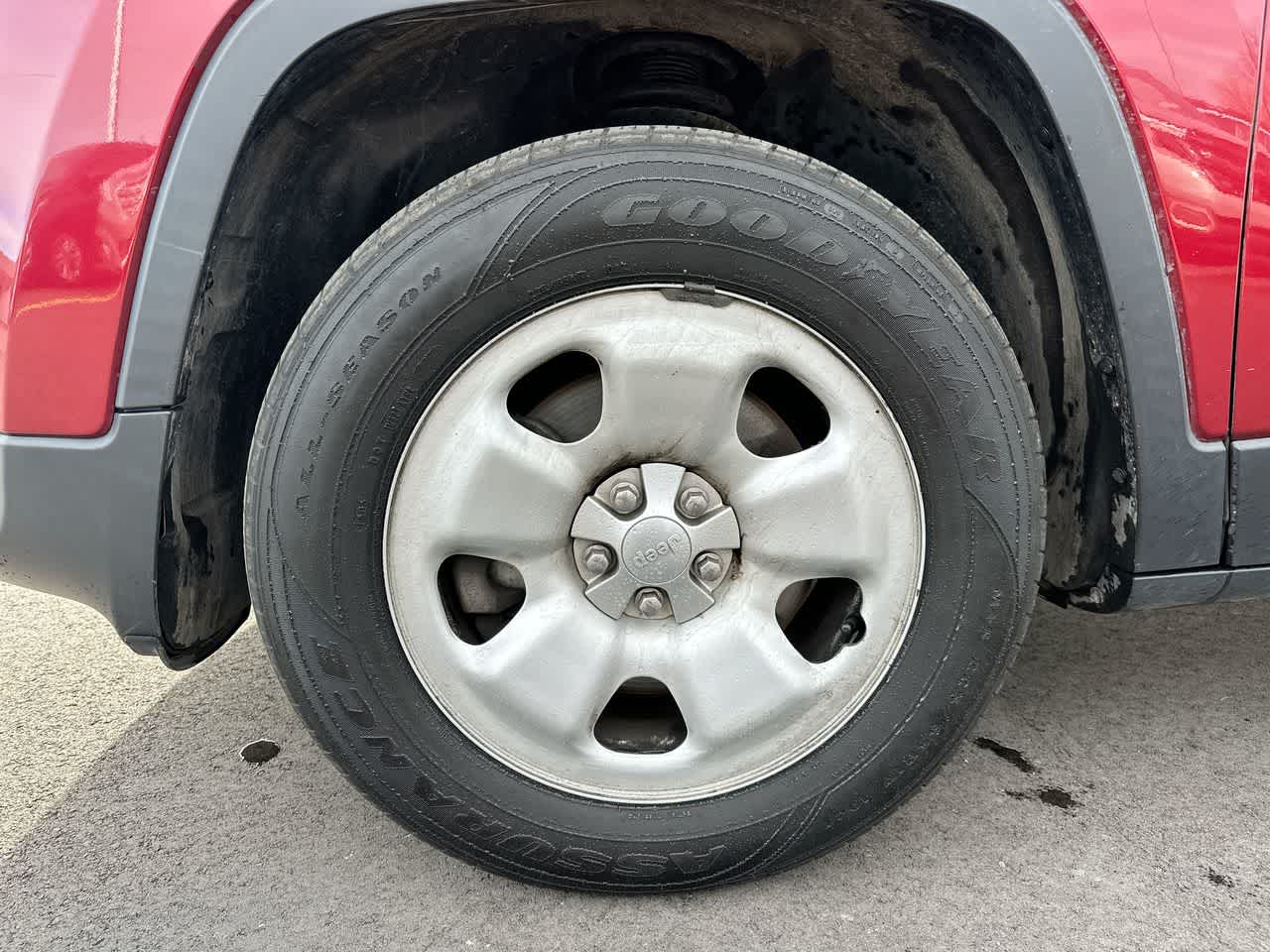 Thumbnail: 2017 Jeep Cherokee - 19