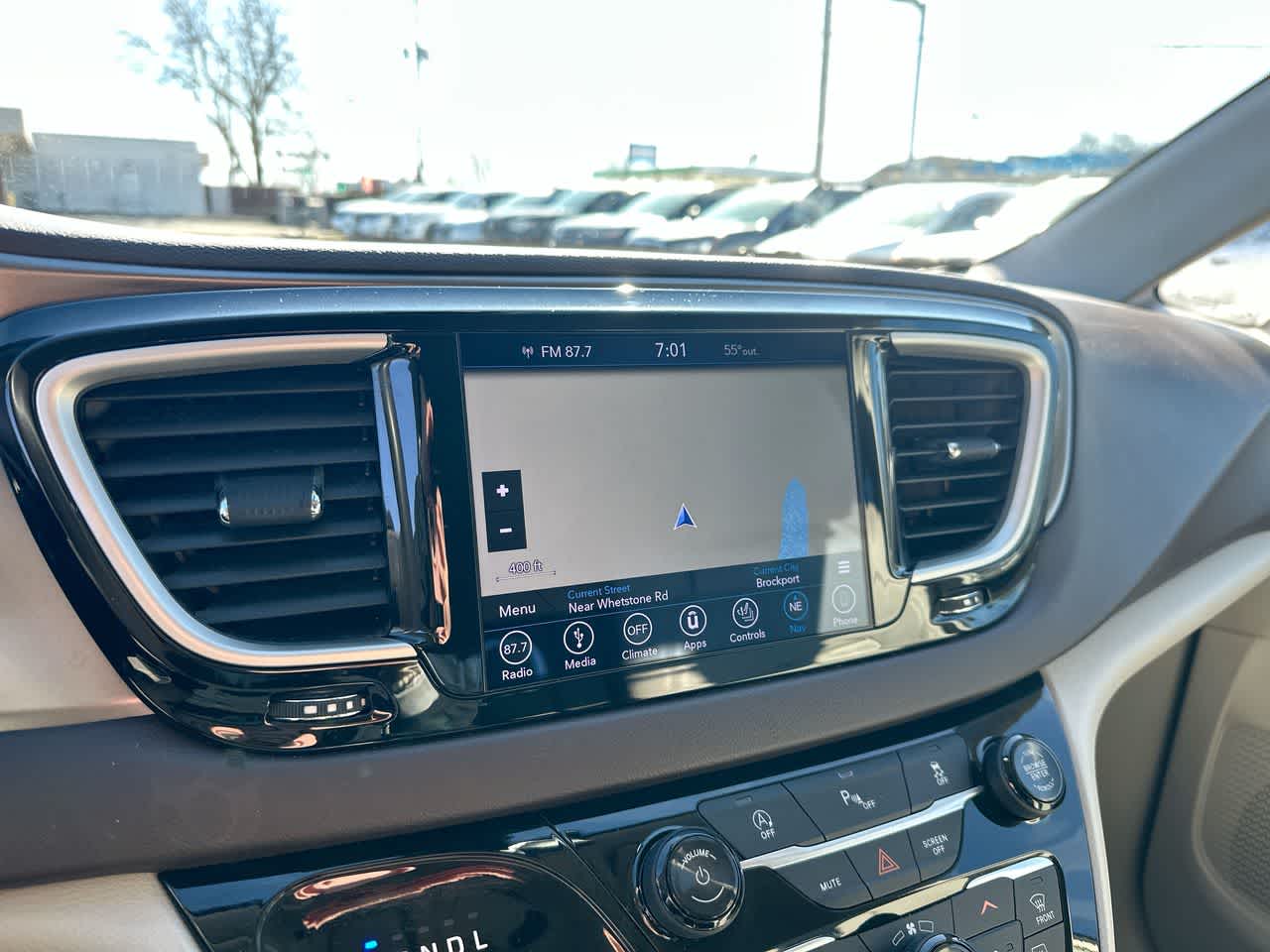 Thumbnail: 2018 Chrysler Pacifica - 32