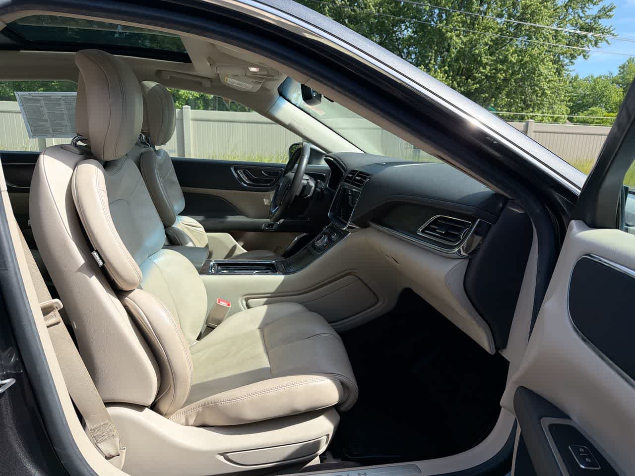 Thumbnail: 2017 Lincoln Continental - 26
