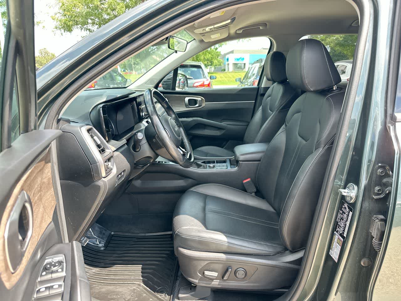 Thumbnail: 2022 Kia Sorento - 21