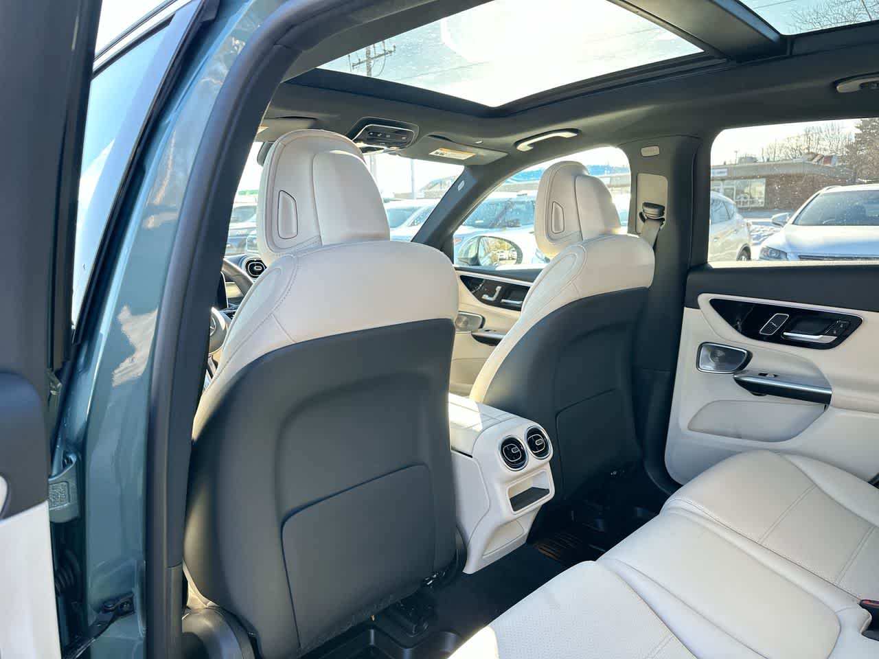 Thumbnail: 2025 Mercedes-Benz GLC - 23