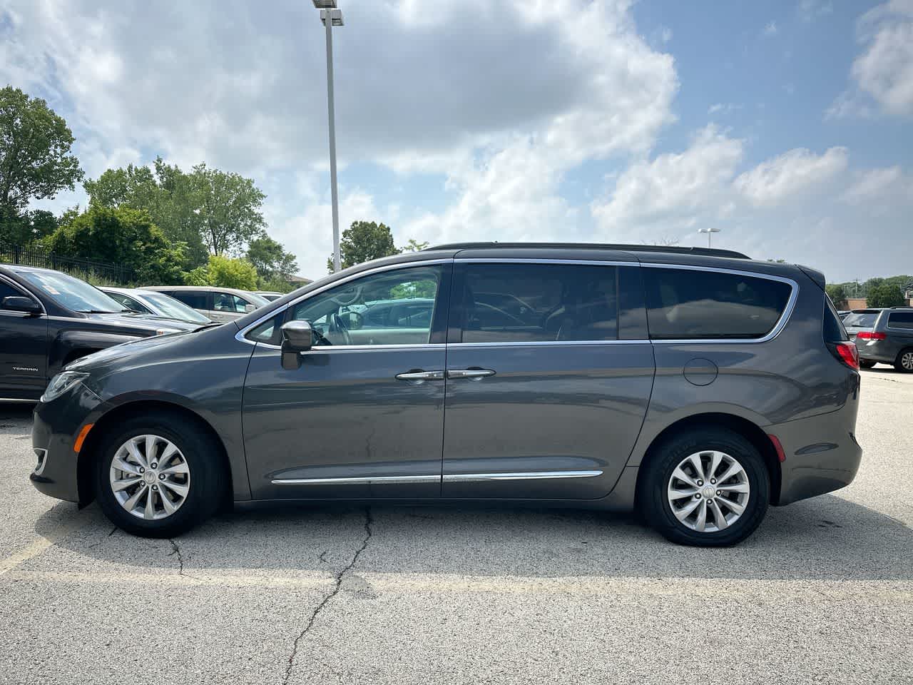Thumbnail: 2017 Chrysler Pacifica - 15