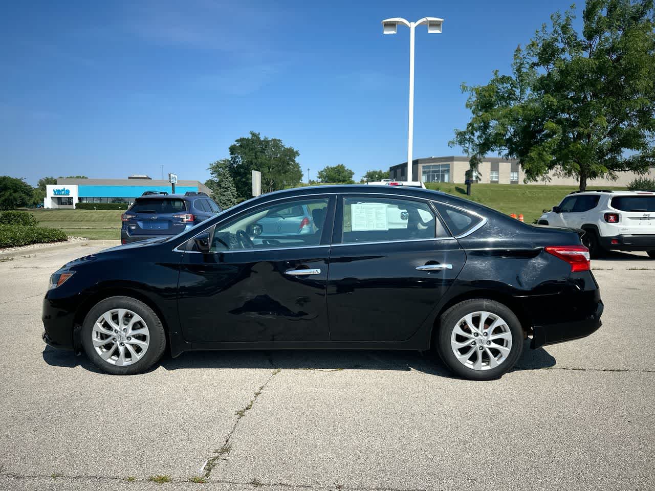 Thumbnail: 2017 Nissan Sentra - 10