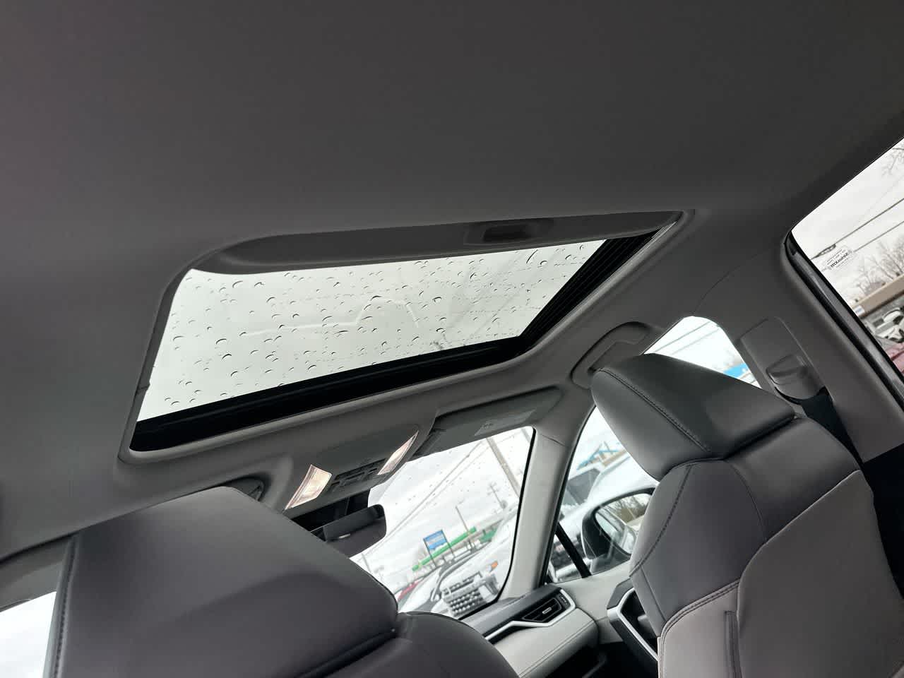 Thumbnail: 2022 Toyota RAV4 - 24