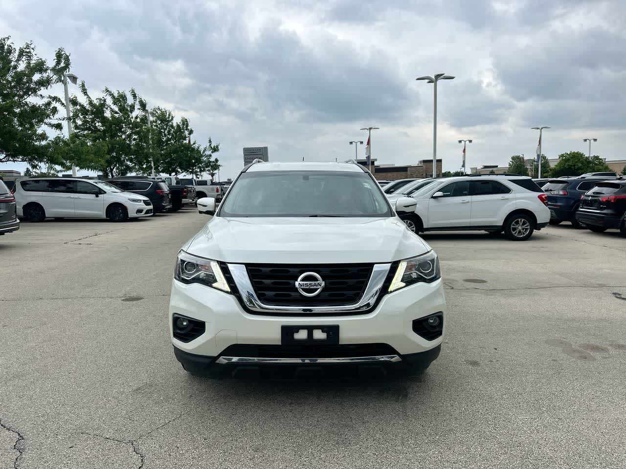 2017 Nissan Pathfinder SL 16
