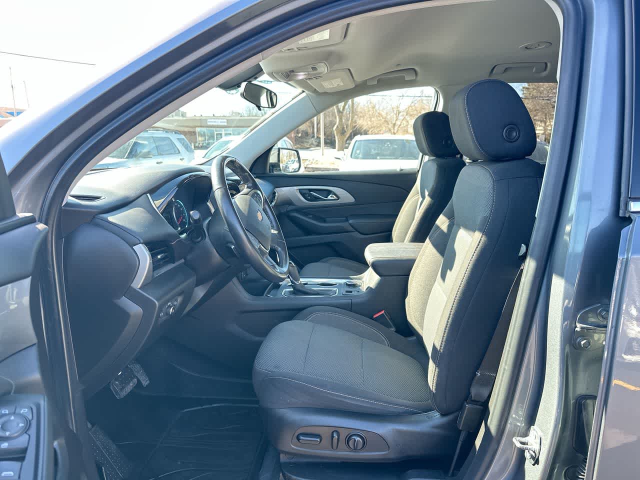 Thumbnail: 2019 Chevrolet Traverse - 21