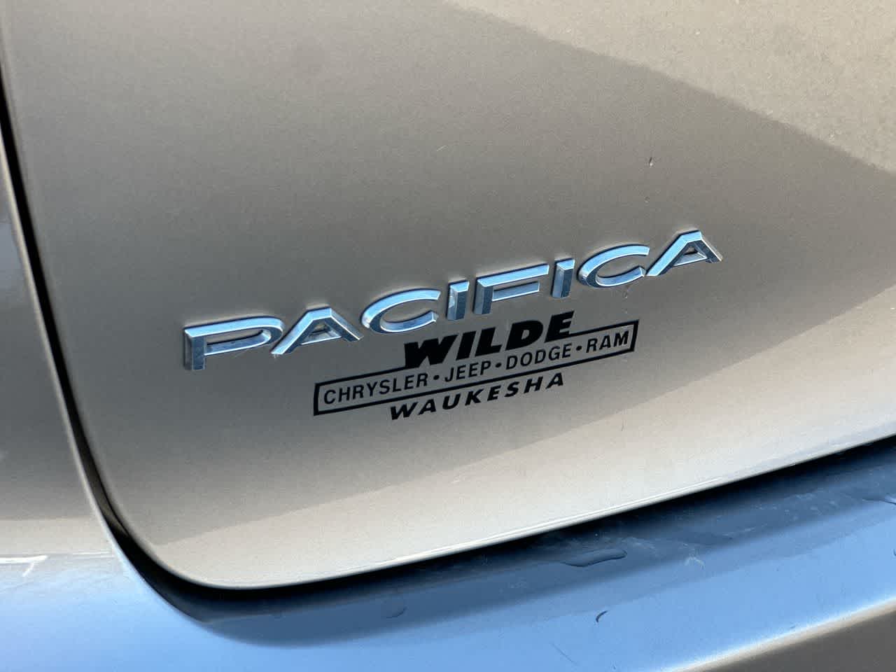 Thumbnail: 2018 Chrysler Pacifica - 18