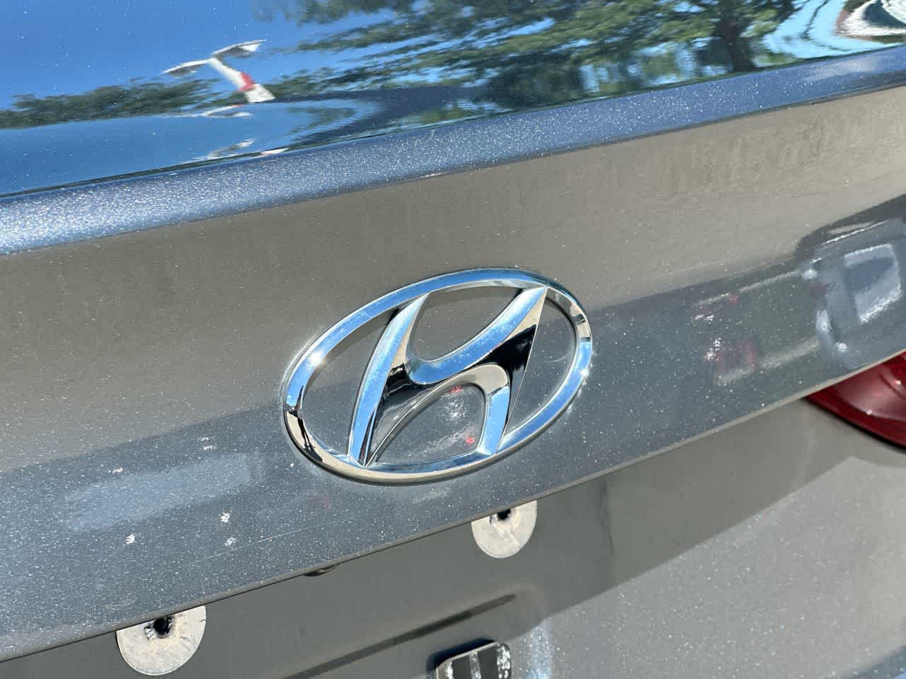 Thumbnail: 2017 Hyundai Elantra - 17
