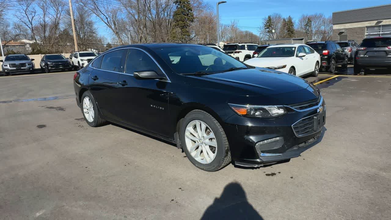 Thumbnail: 2017 Chevrolet Malibu - 2