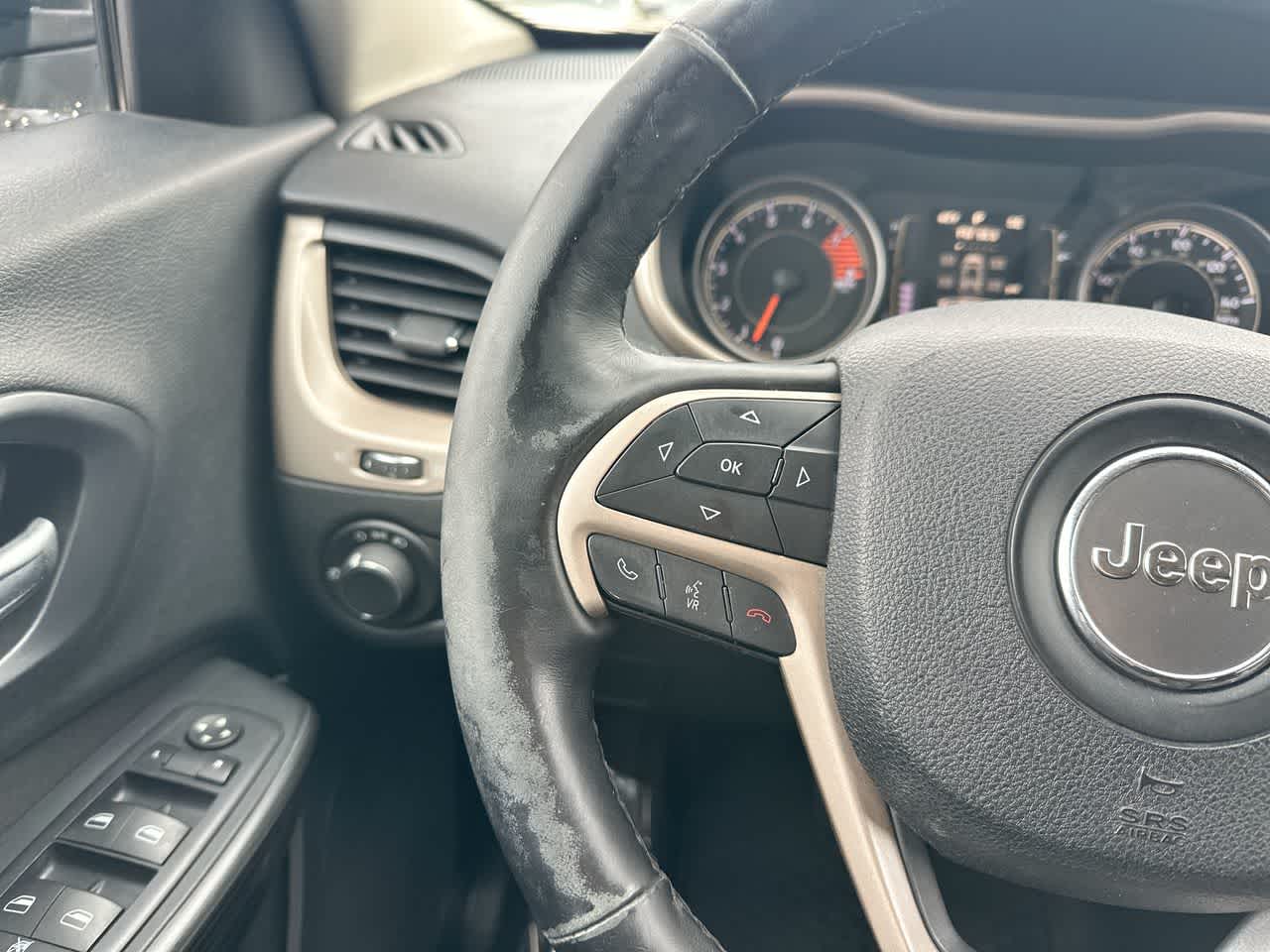 Thumbnail: 2016 Jeep Cherokee - 28