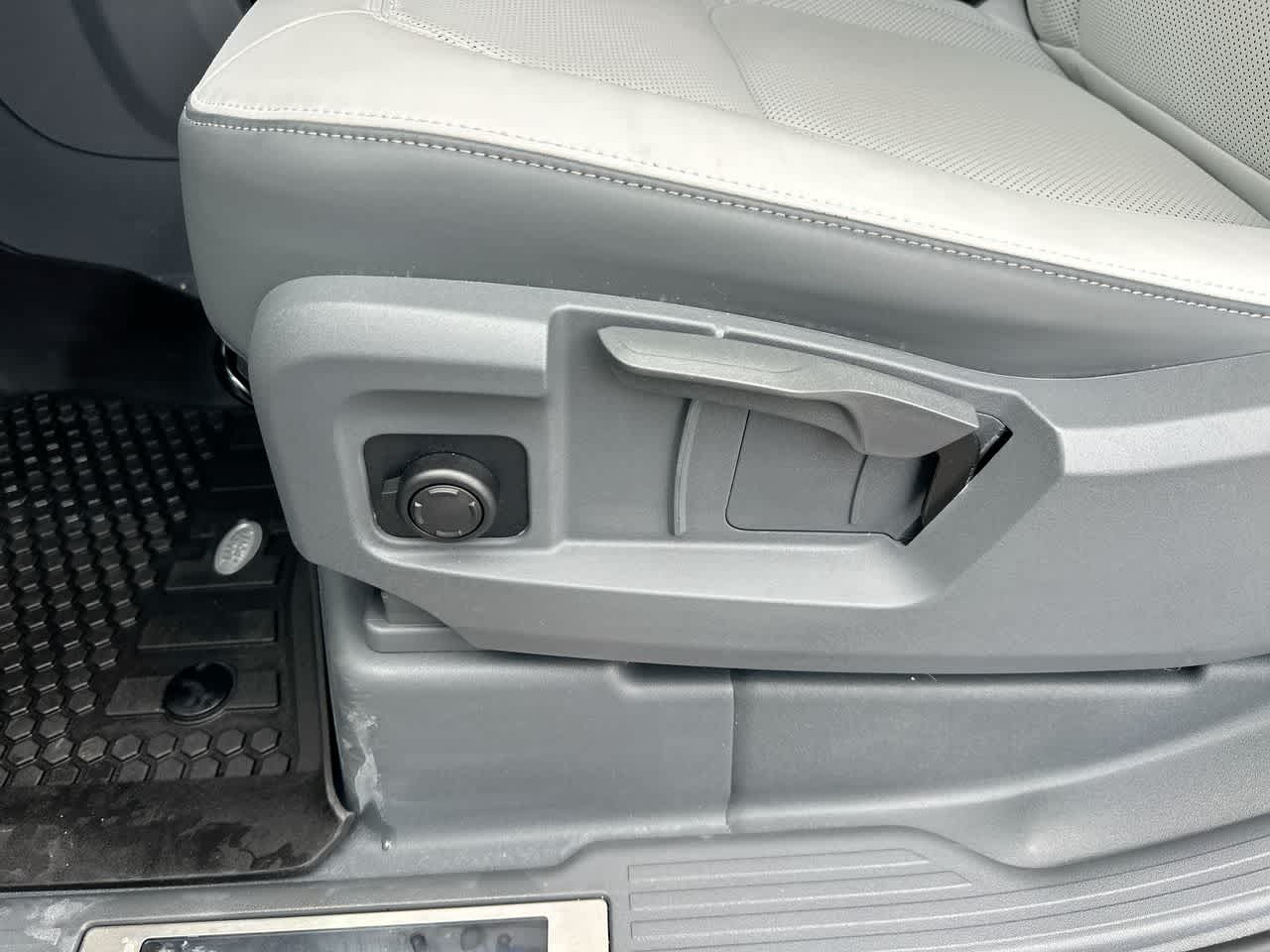 Thumbnail: 2025 Land Rover Defender - 21