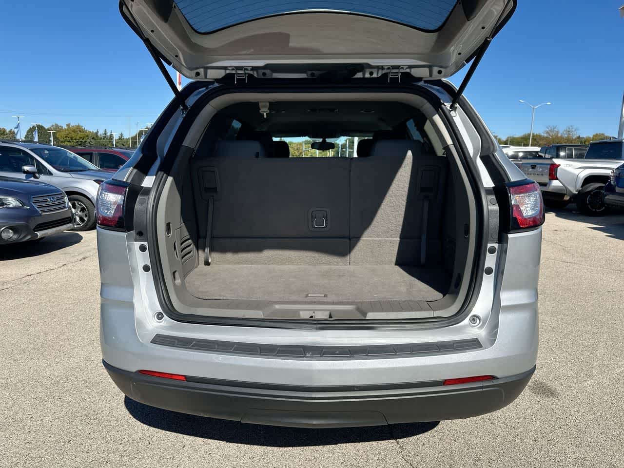 Thumbnail: 2017 Chevrolet Traverse - 35