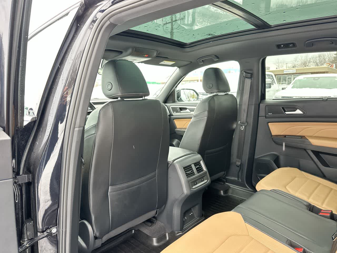 Thumbnail: 2022 Volkswagen Atlas - 23