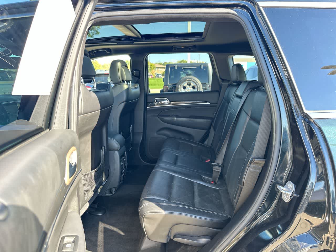 Thumbnail: 2015 Jeep Grand Cherokee - 25